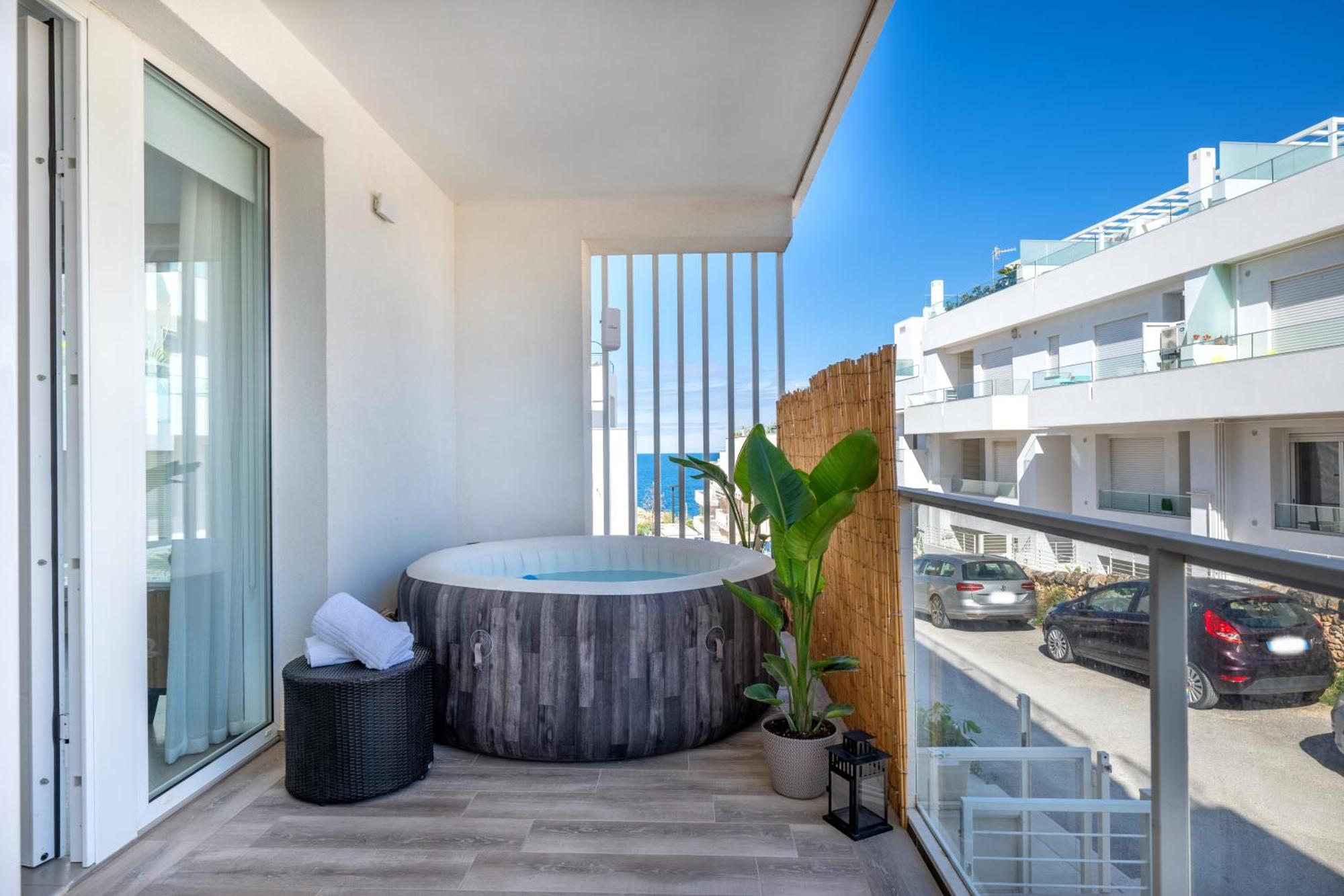 Exclusive Deluxe Apt Up To 6 People & Heated Tub Polignano a Mare Exterior photo