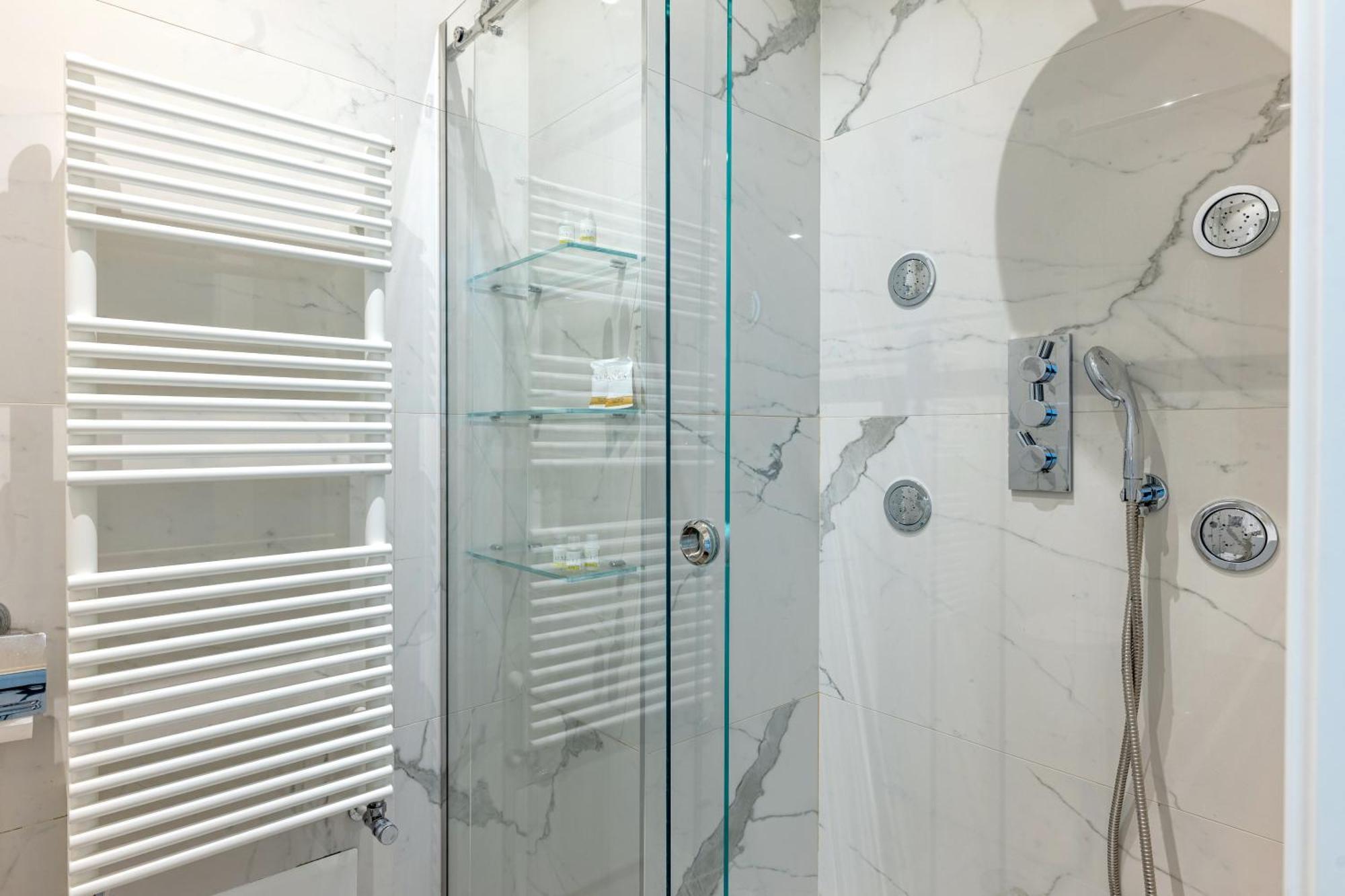 Exclusive Deluxe Apt Up To 6 People & Heated Tub Polignano a Mare Exterior photo